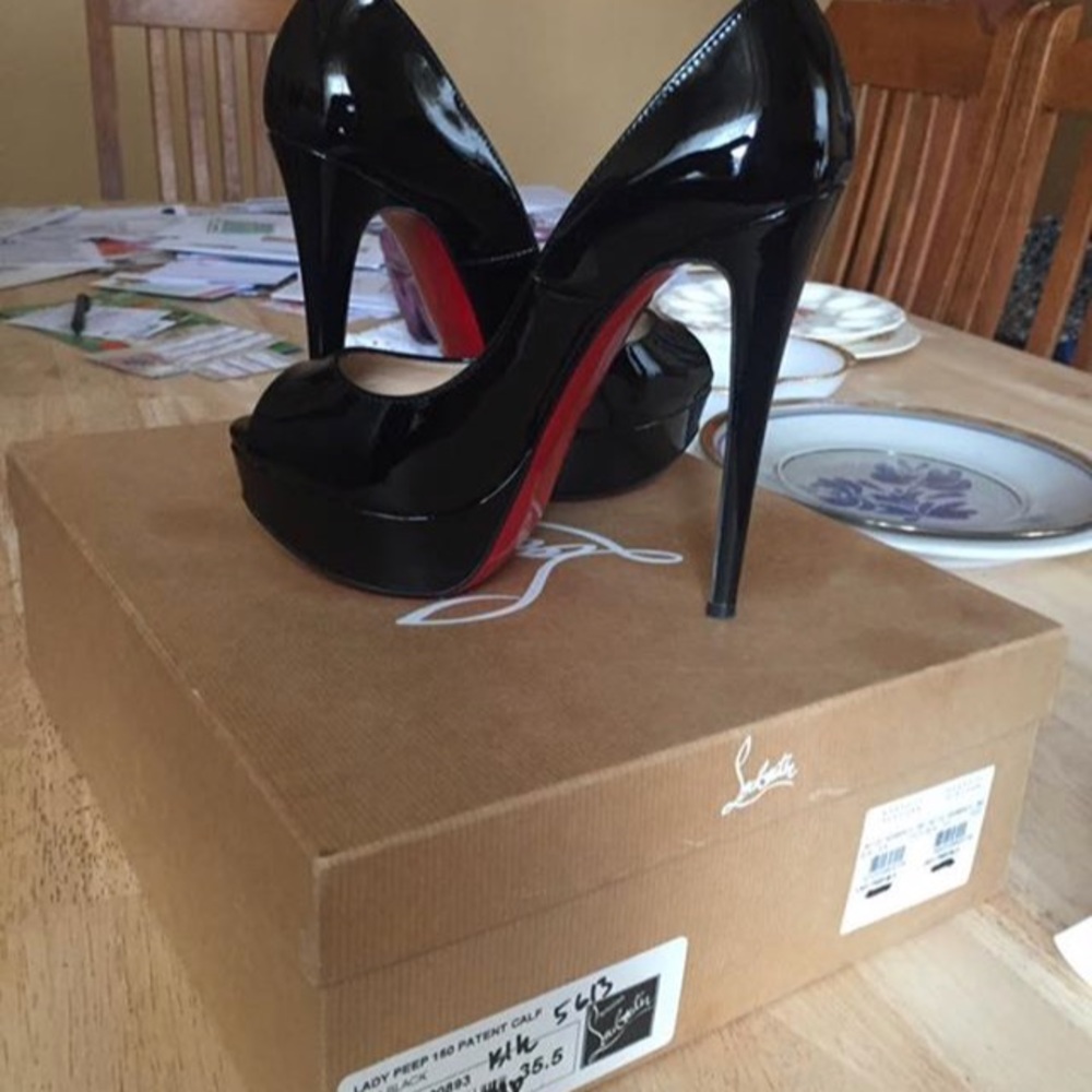 Christian Louboutin black/ Patent leather/ pump